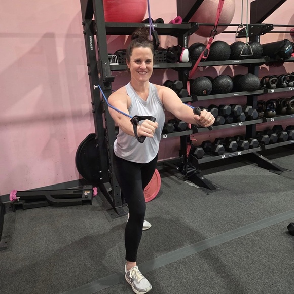 Meet your Posher, Melissa - Picture 2 of 2